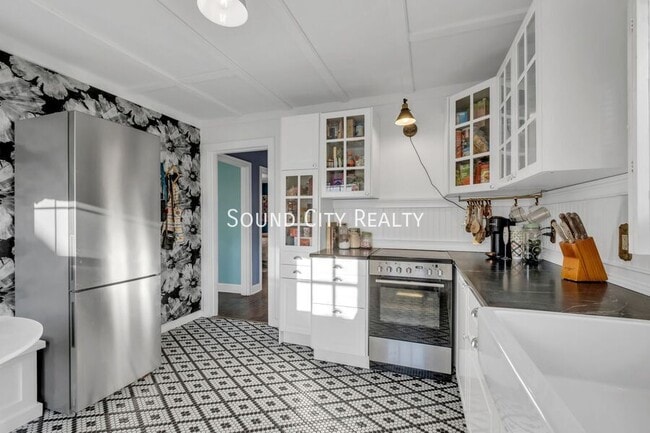 Building Photo - 1203 Kermit Dr