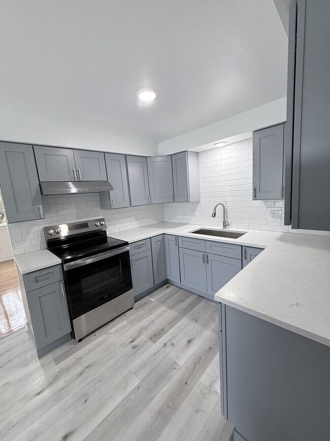 Building Photo - 4656 W 87th St