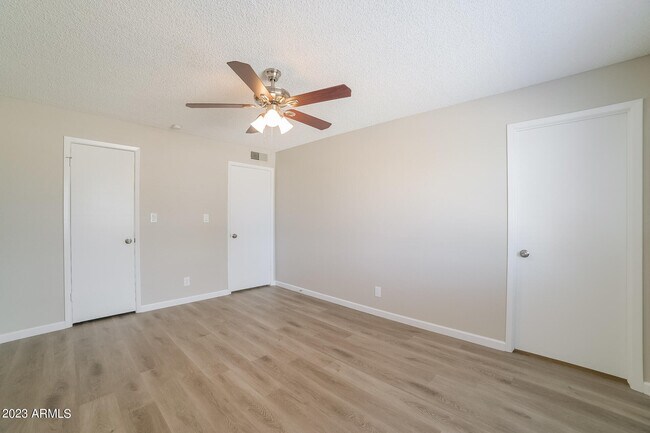 Building Photo - 7227 W Turquoise Ave