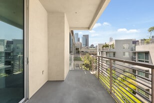 Building Photo - 267 S San Pedro St