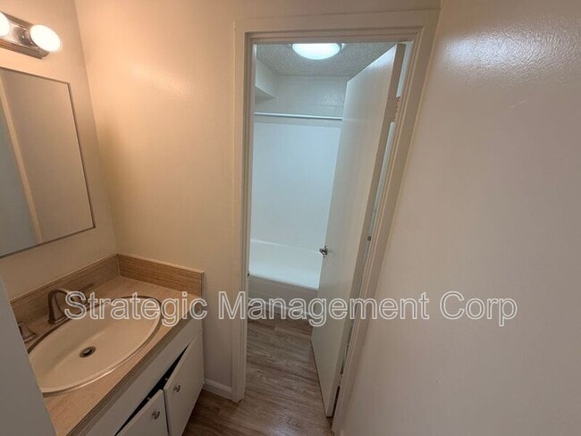 Building Photo - 1301 Lusitana St