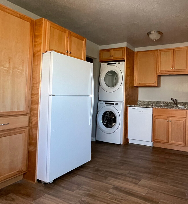 Kitchen/Laundry - 305 W Center St