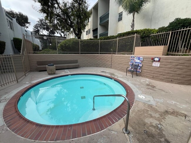 Building Photo - Charming 1 bedroom 1 bathroom in heart of ...