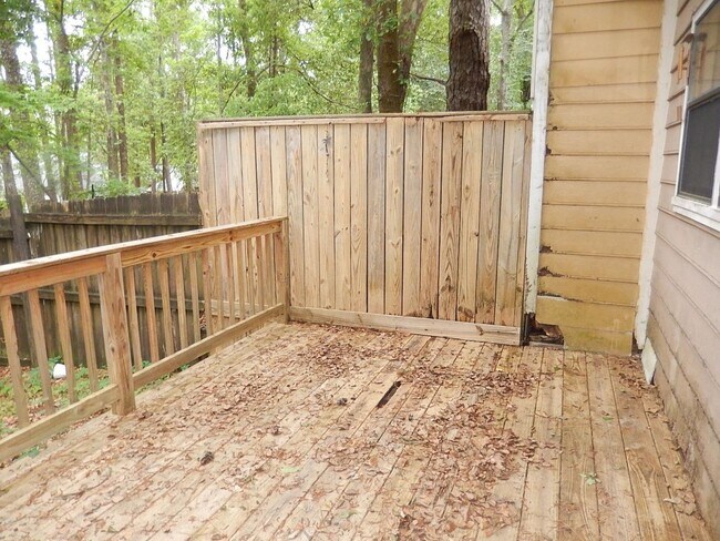 Building Photo - LOVELY 2/1.5 w/ Deck, & Privacy Fenced Yard! Available Now for $1250/month