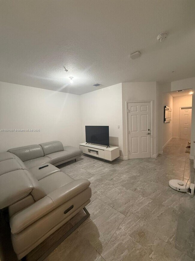 Building Photo - 152 SW 185th Way