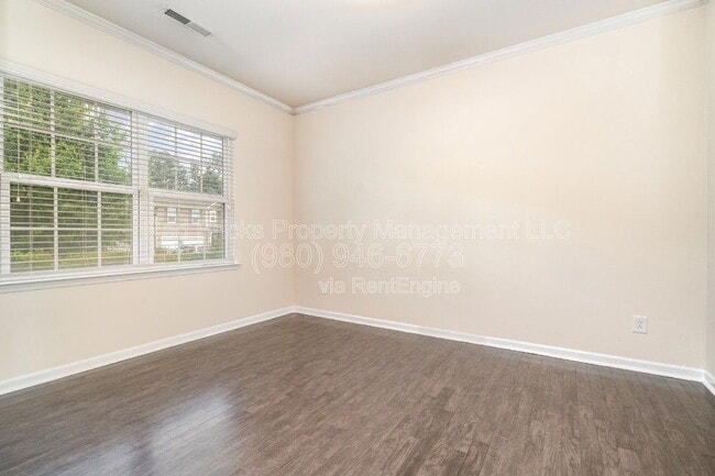 Building Photo - 532 Oak Forest Ln