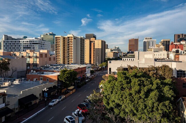 Building Photo - Stunning Corner Condo with City Views in the Heart of Gaslamp