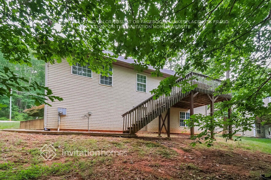 Building Photo - 5760 Tanglewood Dr