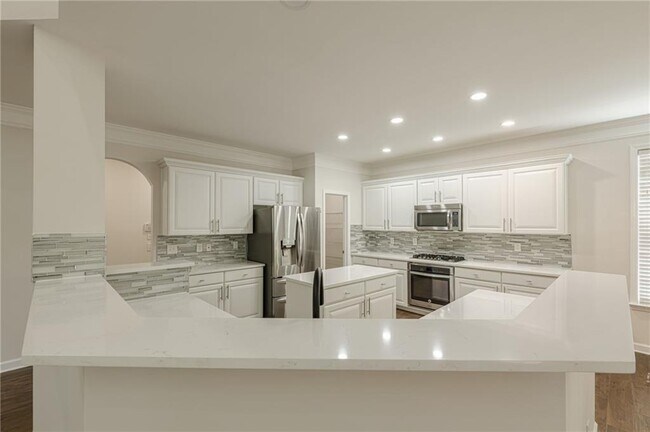 Building Photo - 4720 Shiloh Springs Rd
