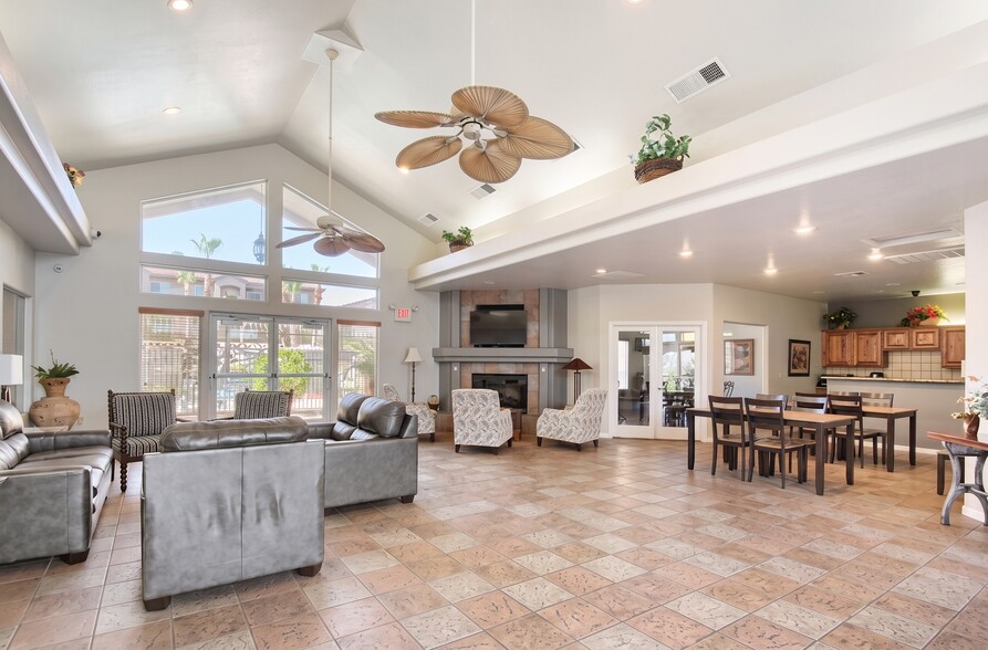 Building Photo - 2305 W Horizon Ridge Pky