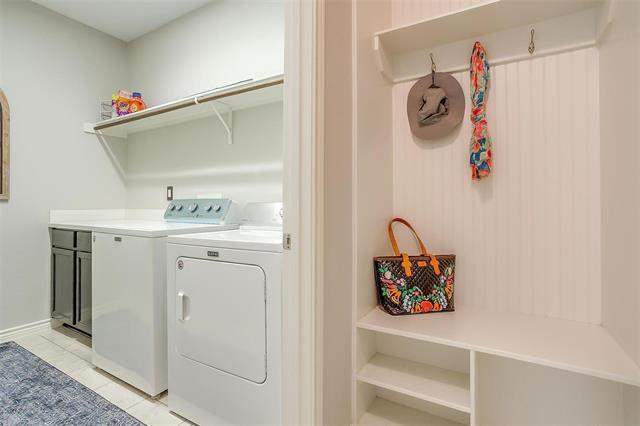 Building Photo - 13704 Southern Oaks Dr