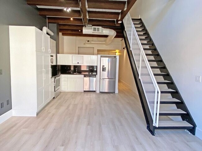 Building Photo - LUXURY Living at Santana Row! Private Cond...