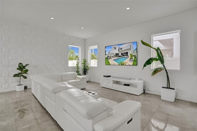 Building Photo - 9995 NW 75th St