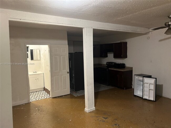 Building Photo - 1017 Chipola Rd