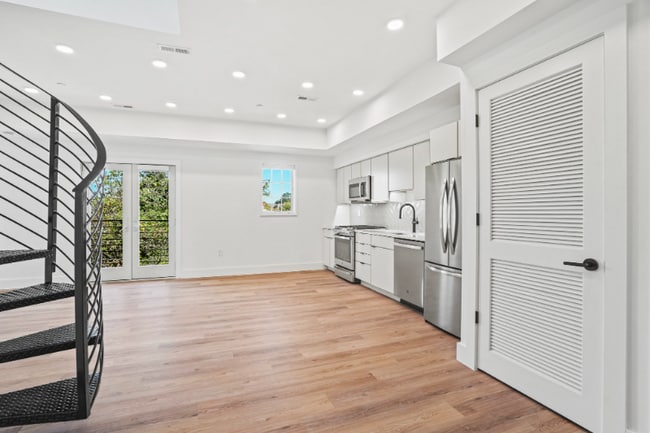 Building Photo - 716 L St SE