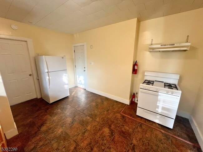 Building Photo - 638 Paulison Ave