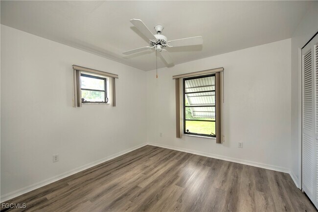 Building Photo - 1402 SW 1st Ave