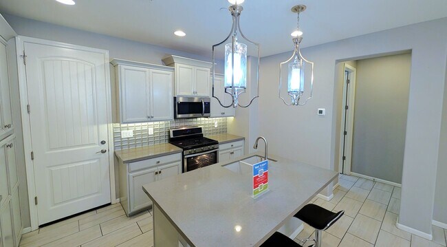 Building Photo - 3 Bedroom Condo in the Siena Community Near S Dobson Rd and W Queen Creek Rd!