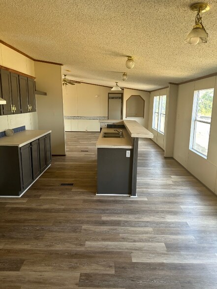 Building Photo - 107 Oakhill Ct
