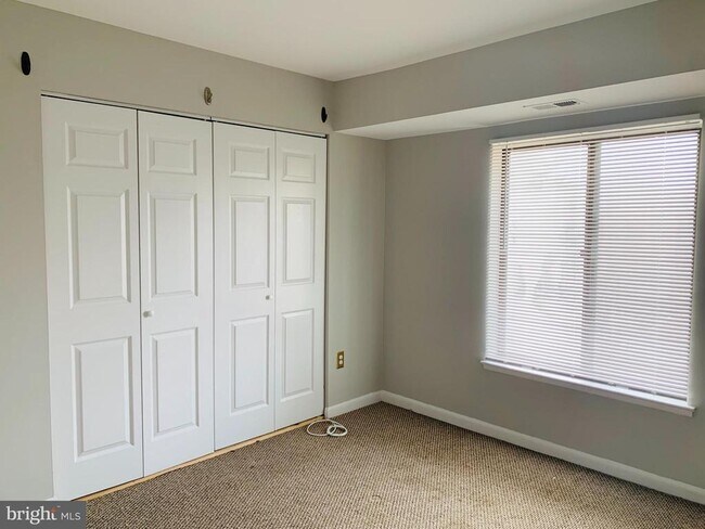 Building Photo - 8875 Tamebird Ct