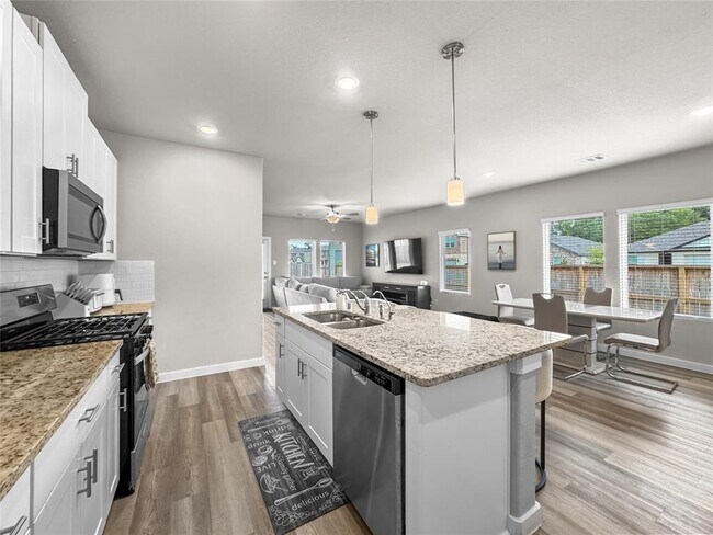 Building Photo - 18602 Etta Pnes Cir