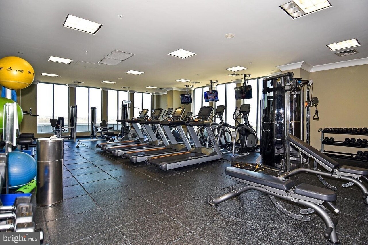 Building Photo - 851 N Glebe Rd