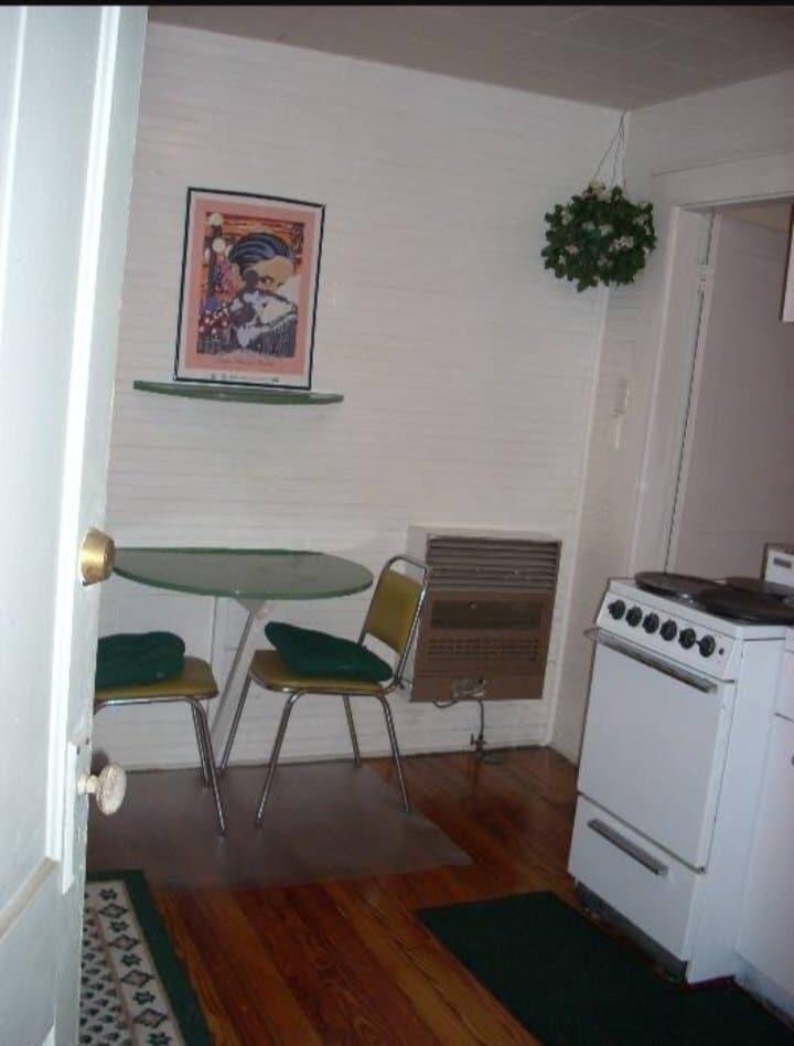 Building Photo - 1023 E Comanche Ave