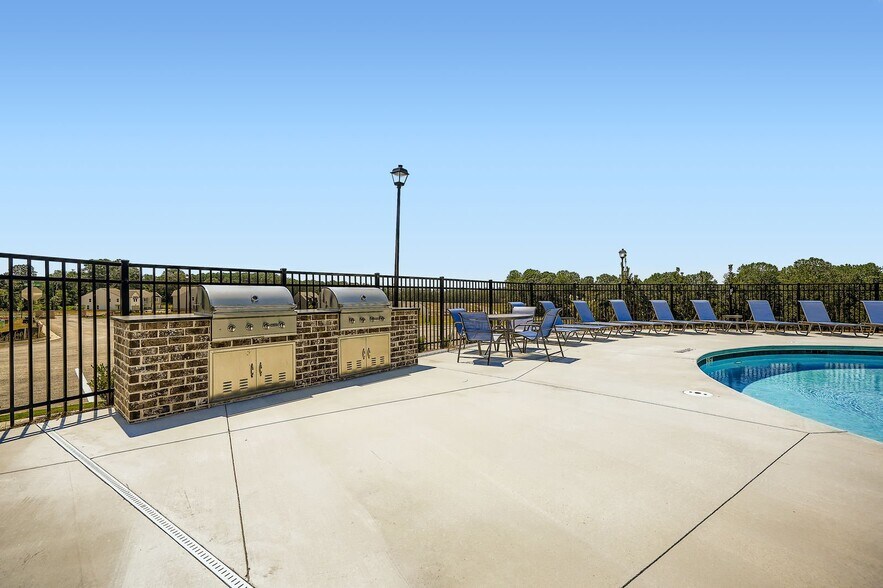 Building Photo - 156 PYRUS Ln