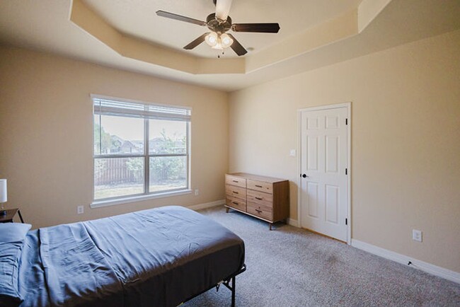 Building Photo - Furnished Private Bedroom