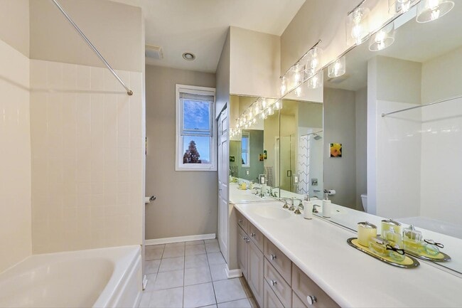 Building Photo - 1328 W Belmont Ave