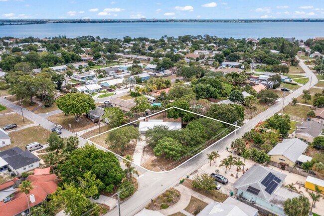 Building Photo - 693 Orange Blossom Dr