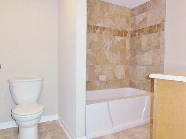 Building Photo - Great 2 Bed 1 Bath in Riverside