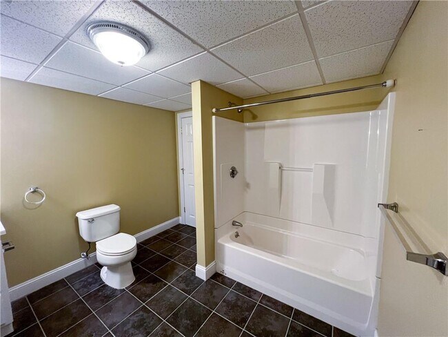 Building Photo - 39 Eagle Dr