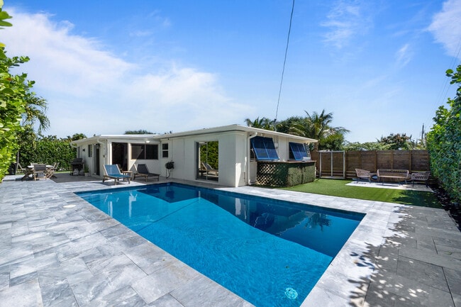 Building Photo - 549 Fairwind Dr