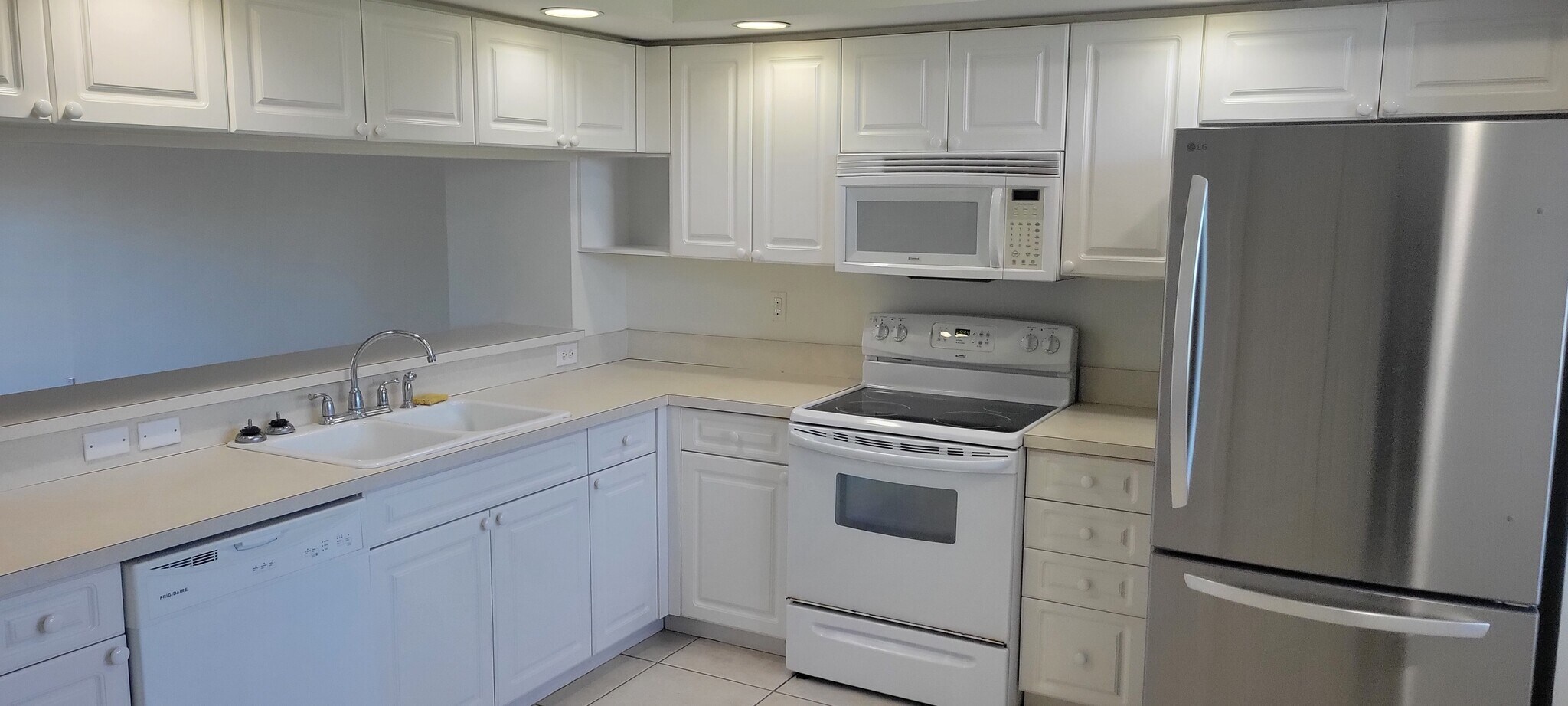 Building Photo - 960 Starkey Rd