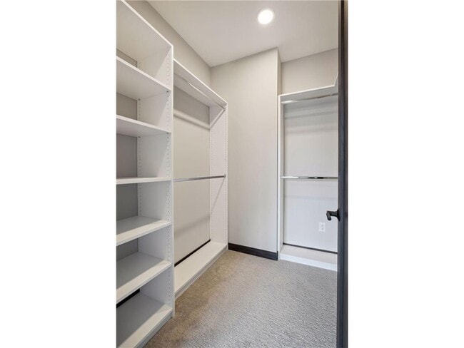 Building Photo - 253 Lake St E