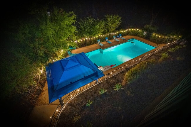 Building Photo - 5048 Bluff Pl