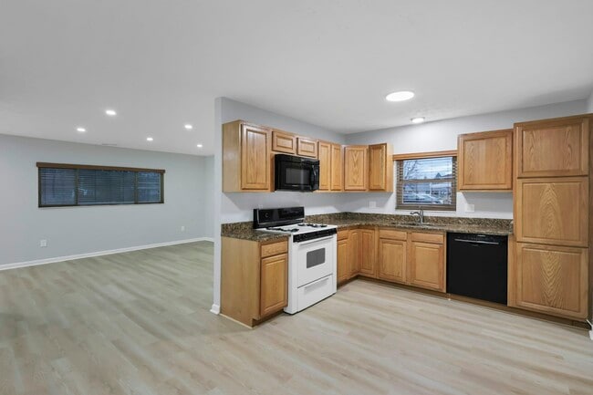 Building Photo - 1634 S James Rd