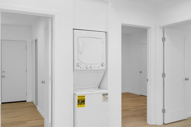 Building Photo - 308 N Catalina Ave