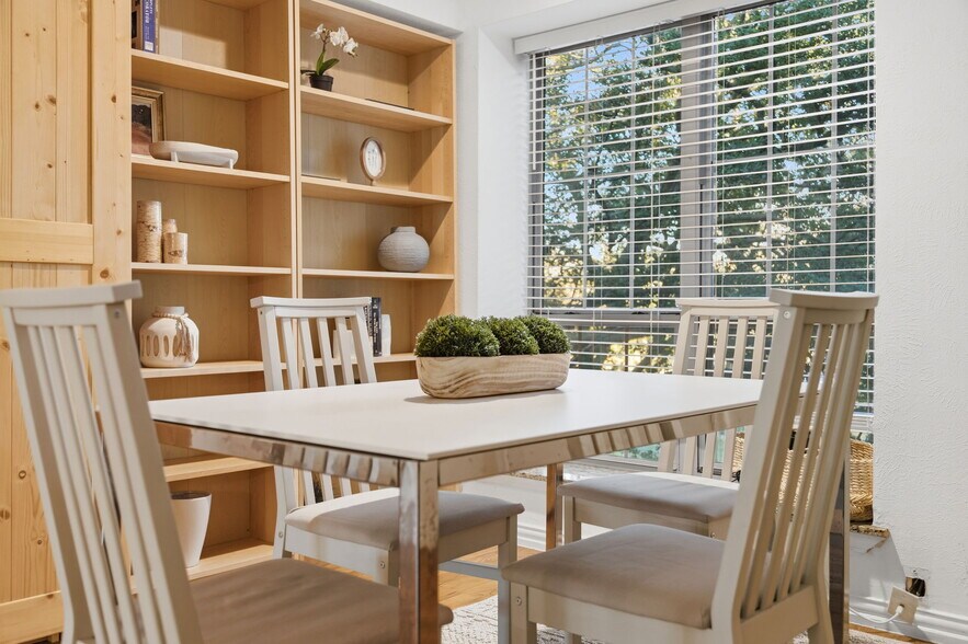 Building Photo - 5057 Les Chateaux Dr