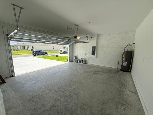 Building Photo - 3565 Dahlia Dr