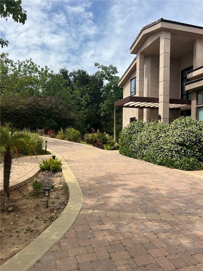 Building Photo - 2557 Blaze Trail