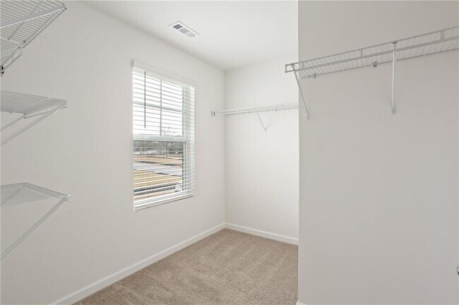 Building Photo - 6072 Knickerbocker St