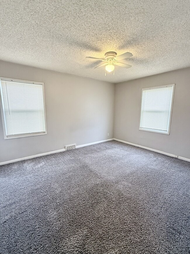 Building Photo - 9534 Charlotte St