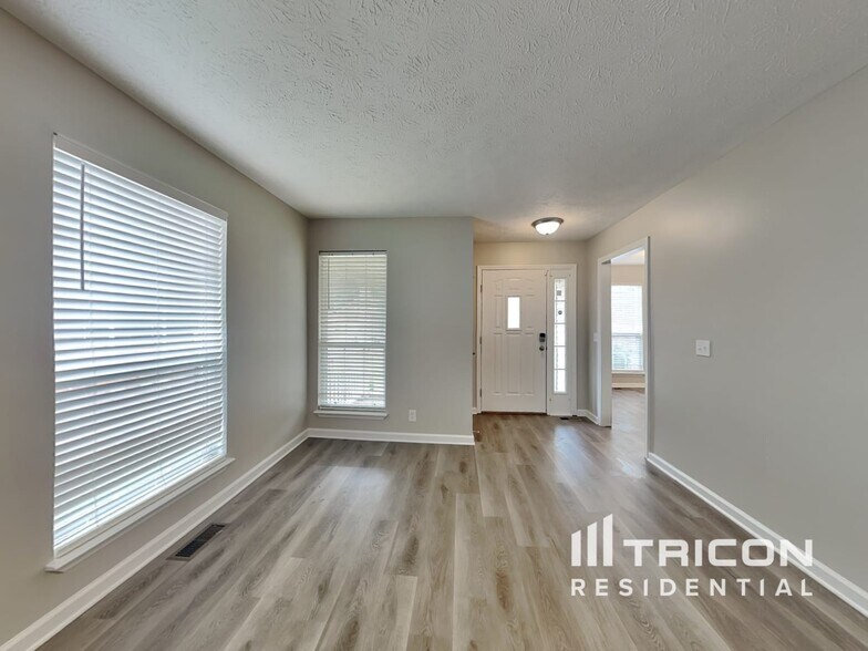 Building Photo - 3101 Chateau Valley Dr