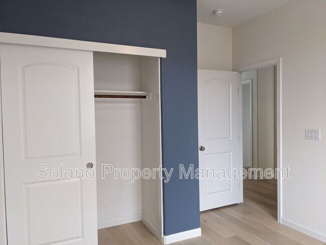 Building Photo - 537 Lavender Dr