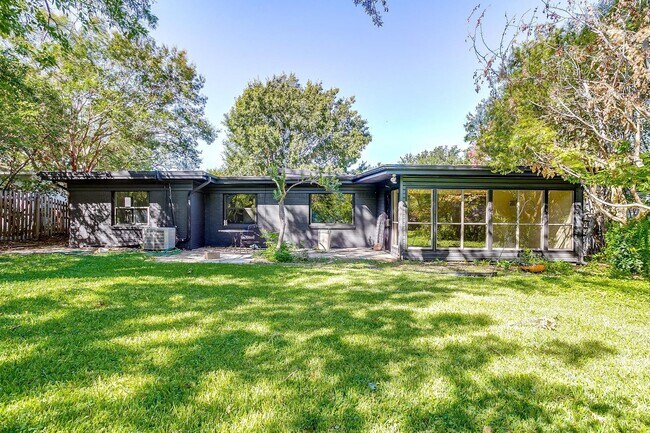 Building Photo - Fully Renovated Home in Desirable Fort Wor...