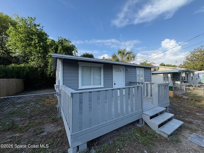 Building Photo - 1423 Licht St
