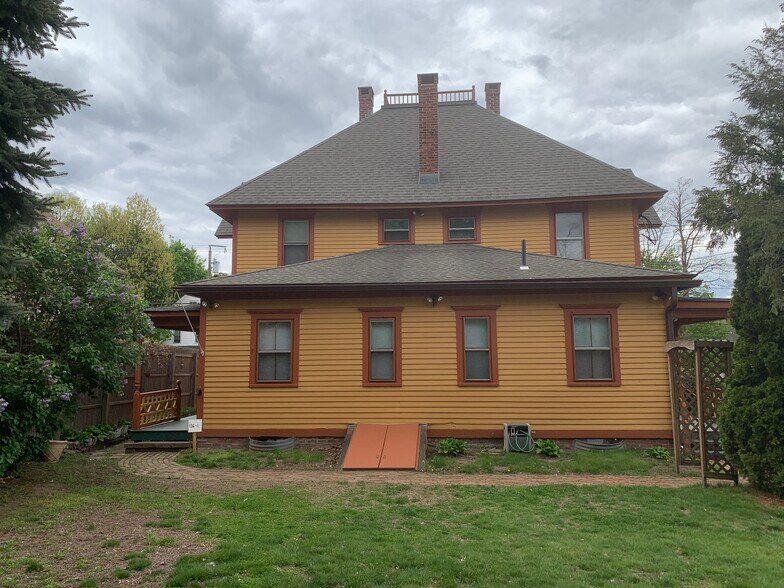 Building Photo - 136 Union St