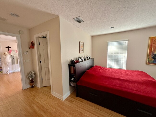 Building Photo - Carillon townhome in Gated Community